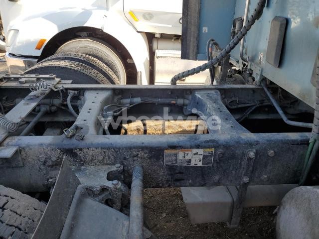 Photo 8 of 2016 KENWORTH T680 SEMI TRUCK (VIN 1XKYD49X8GJ463253)