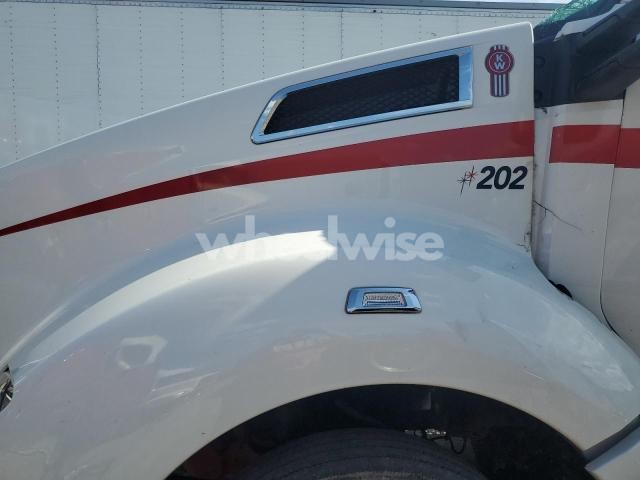 Photo 4 of 2023 KENWORTH CONSTRUCTION T880 (VIN 1XKYD49X8NJ496458)