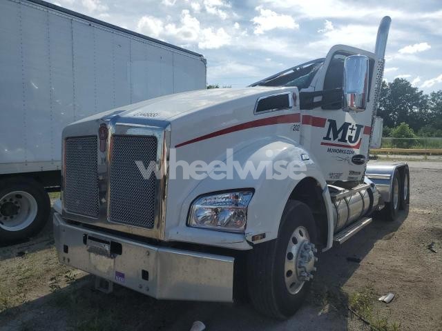 Photo 5 of 2023 KENWORTH CONSTRUCTION T880 (VIN 1XKYD49X8NJ496458)