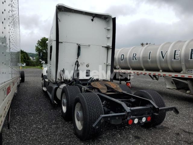 Photo 3 of 2018 KENWORTH T680 SEMI TRUCK (VIN 1XKYD49X9JJ184658)