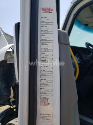 Photo 2 of 2018 KENWORTH T680 SEMI TRUCK (VIN 1XKYD49X9JJ209753)