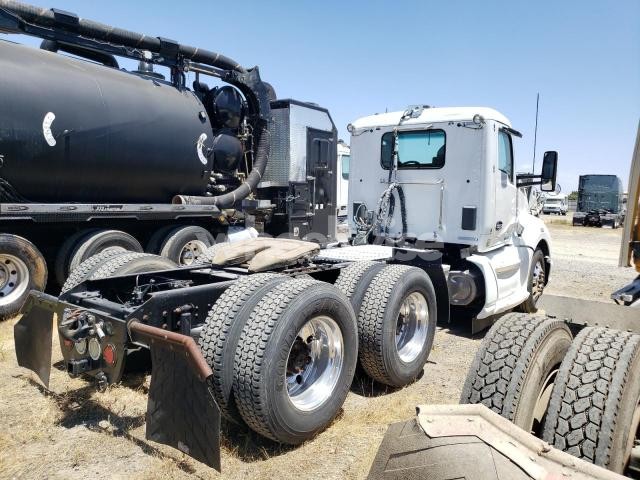 Photo 4 of 2018 KENWORTH T680 SEMI TRUCK (VIN 1XKYD49X9JJ209753)