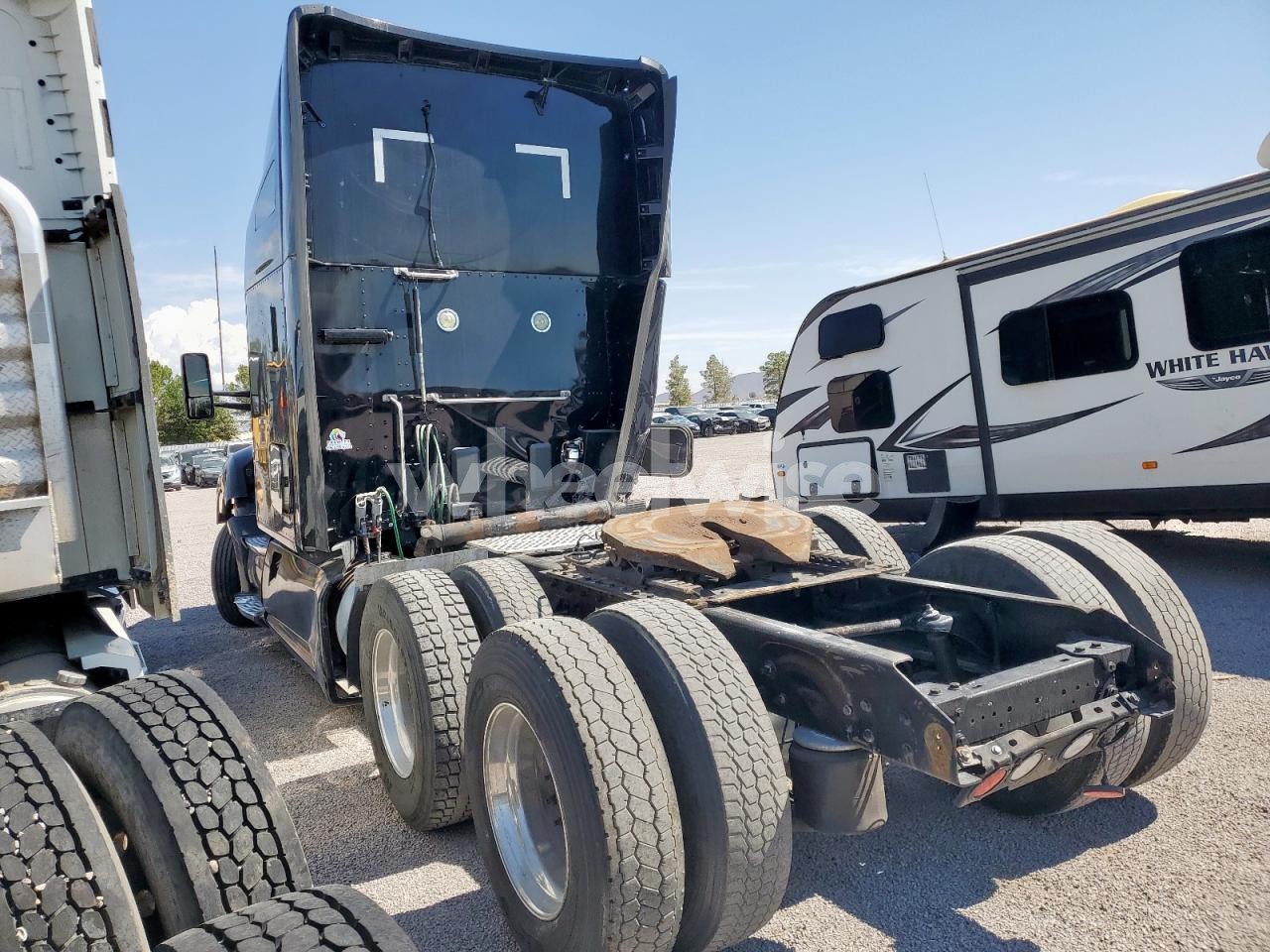 Photo 3 of 2019 KENWORTH T680 SEMI TRUCK (VIN 1XKYD49X9KJ242463)