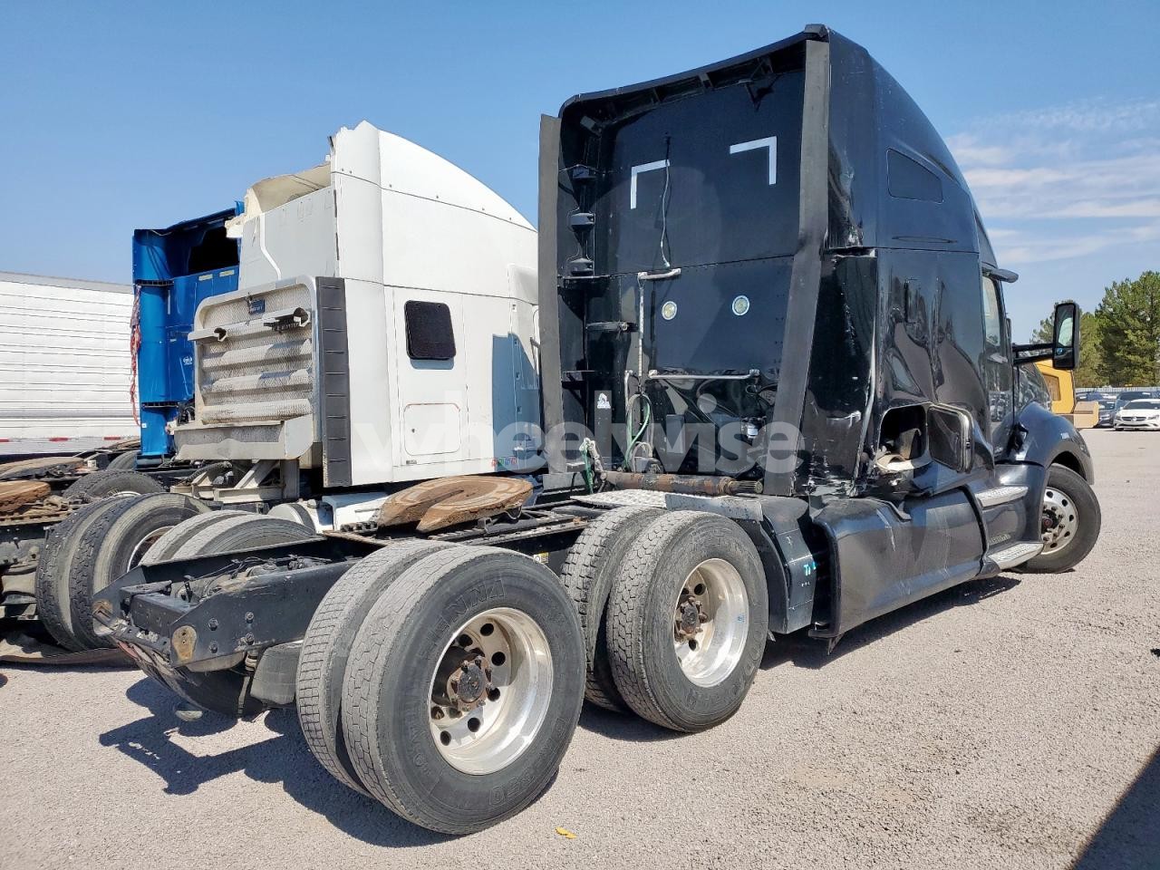 Photo 4 of 2019 KENWORTH T680 SEMI TRUCK (VIN 1XKYD49X9KJ242463)