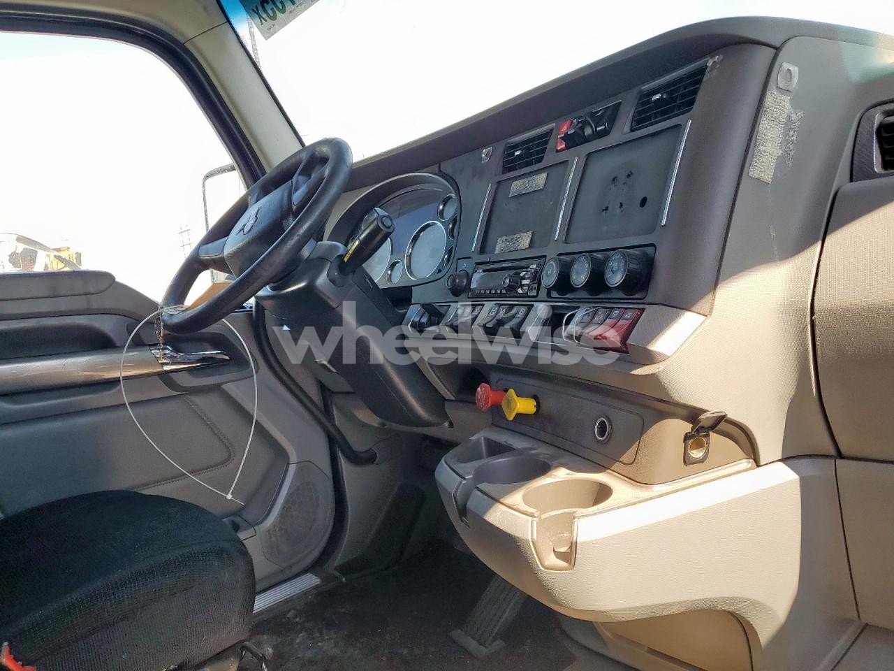 Photo 9 of 2019 KENWORTH T680 SEMI TRUCK (VIN 1XKYD49X9KJ242463)
