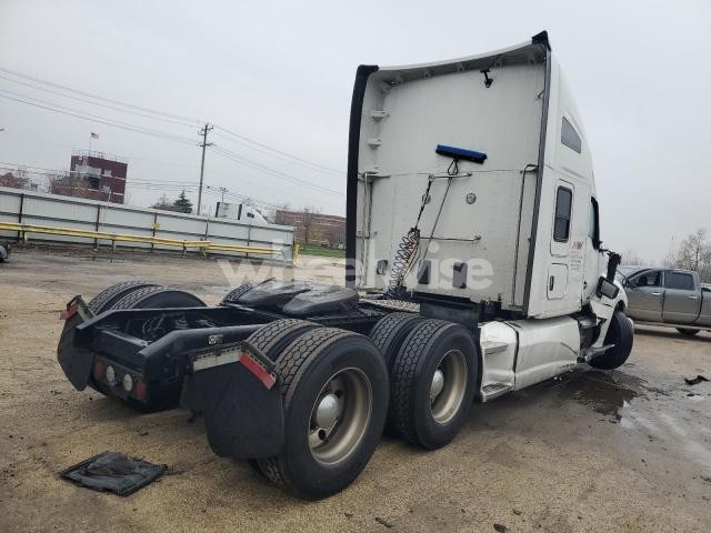Photo 3 of 2022 KENWORTH CONSTRUCTION T680 (VIN 1XKYD49XXNJ476437)