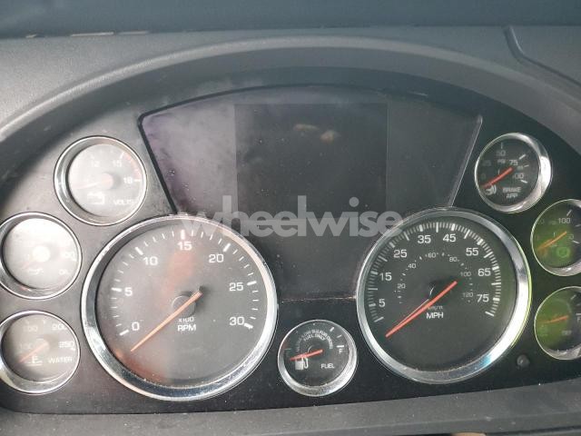 Photo 4 of 2022 KENWORTH CONSTRUCTION T680 (VIN 1XKYD49XXNJ476437)