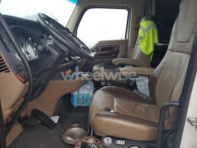 Photo 6 of 2022 KENWORTH CONSTRUCTION T680 (VIN 1XKYD49XXNJ476437)