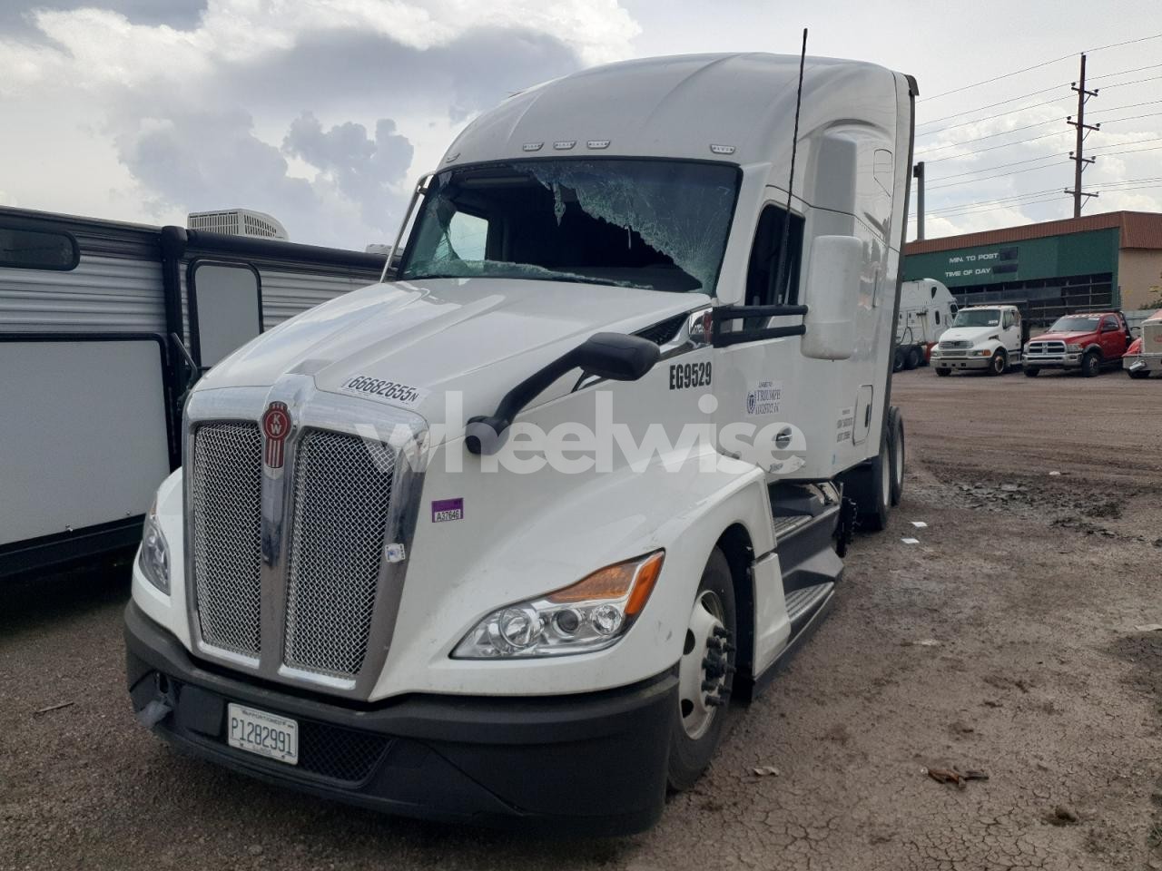 Photo 2 of 2025 KENWORTH T680 SEMI TRUCK (VIN 1XKYD49XXSJ189529)