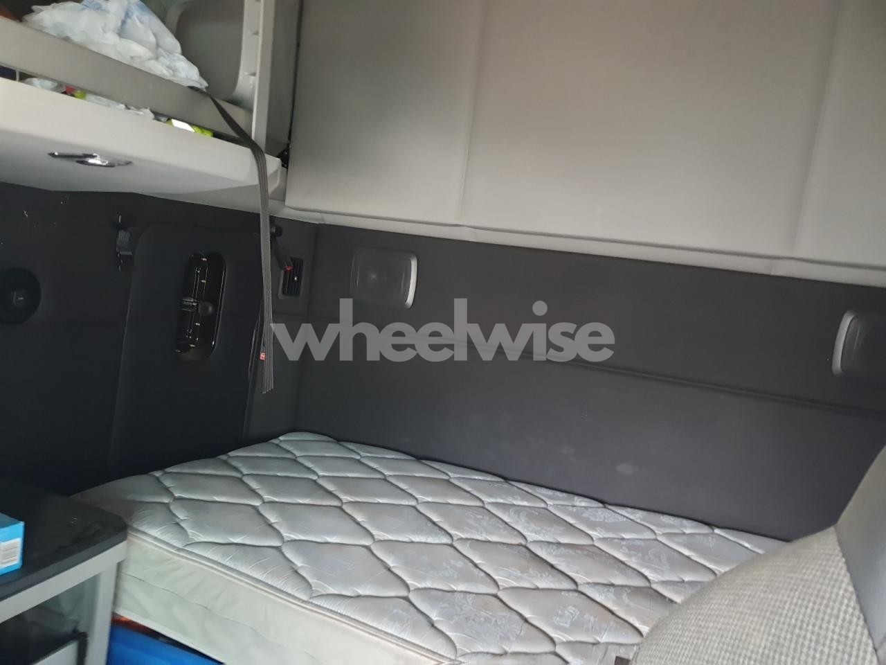 Photo 6 of 2025 KENWORTH T680 SEMI TRUCK (VIN 1XKYD49XXSJ189529)