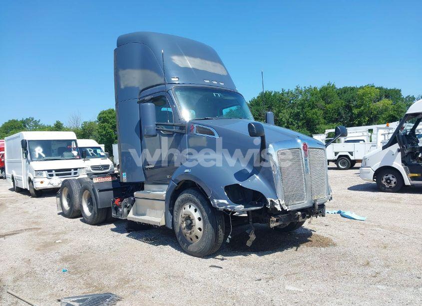 2020 Kenworth T680 (VIN 1XKYDP9X0LJ409005) main photo