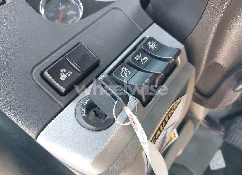 Photo 10 of 2020 Kenworth T680 (VIN 1XKYDP9X0LJ409005)