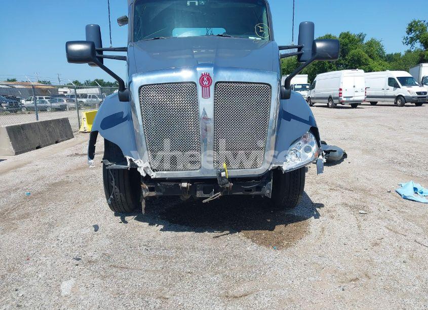 Photo 11 of 2020 Kenworth T680 (VIN 1XKYDP9X0LJ409005)