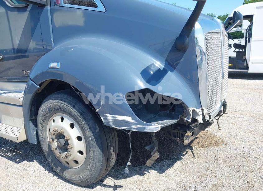 Photo 13 of 2020 Kenworth T680 (VIN 1XKYDP9X0LJ409005)
