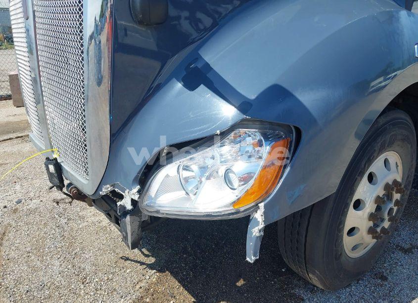 Photo 14 of 2020 Kenworth T680 (VIN 1XKYDP9X0LJ409005)