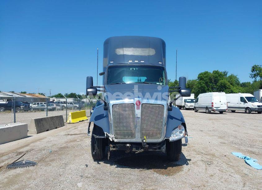 Photo 15 of 2020 Kenworth T680 (VIN 1XKYDP9X0LJ409005)