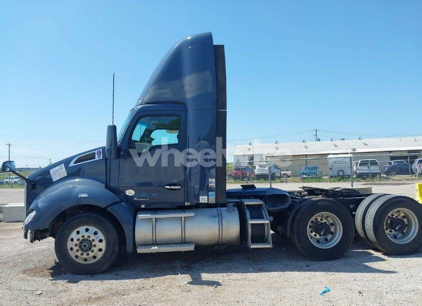 Photo 17 of 2020 Kenworth T680 (VIN 1XKYDP9X0LJ409005)