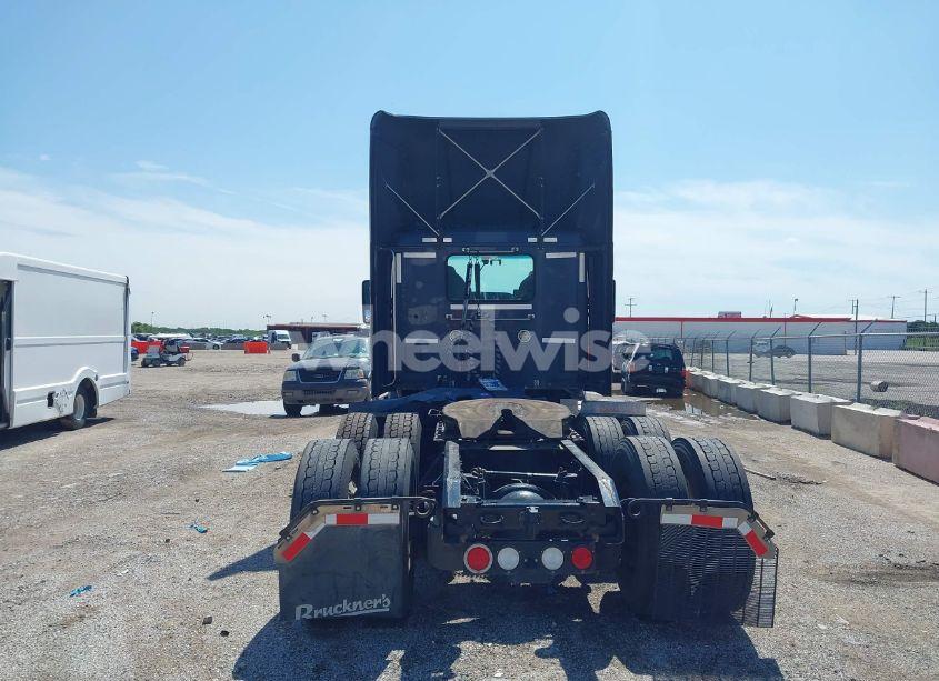 Photo 18 of 2020 Kenworth T680 (VIN 1XKYDP9X0LJ409005)