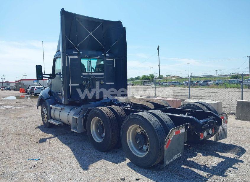 Photo 3 of 2020 Kenworth T680 (VIN 1XKYDP9X0LJ409005)