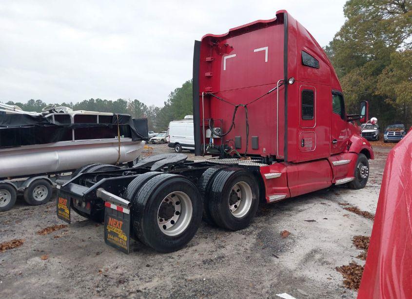 Photo 4 of 2016 Kenworth Construction T680 (VIN 1XKYDP9X1GJ978807)