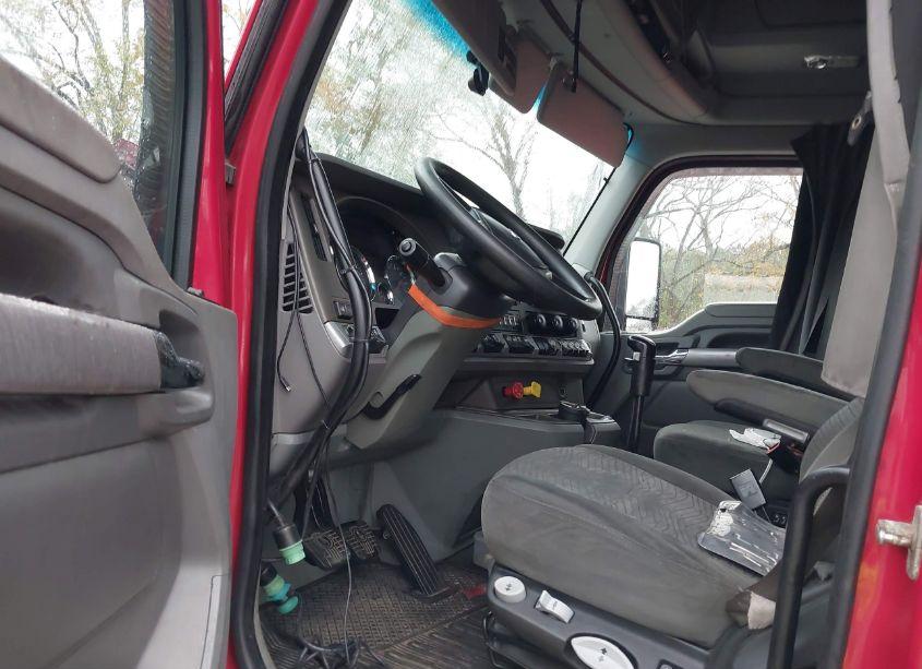 Photo 7 of 2016 Kenworth Construction T680 (VIN 1XKYDP9X1GJ978807)