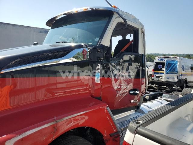 2023 KENWORTH T680 SEMI TRUCK (VIN 1XKYDP9X1PJ247147) main photo