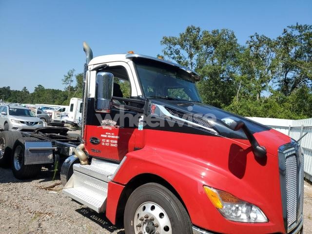 Photo 6 of 2023 KENWORTH T680 SEMI TRUCK (VIN 1XKYDP9X1PJ247147)