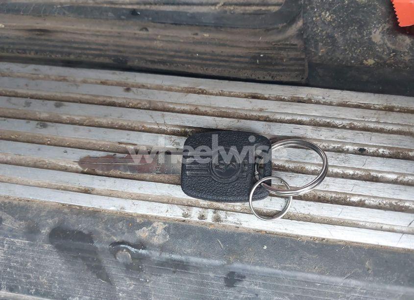 Photo 10 of 2017 Kenworth T680 (VIN 1XKYDP9X2HJ987940)