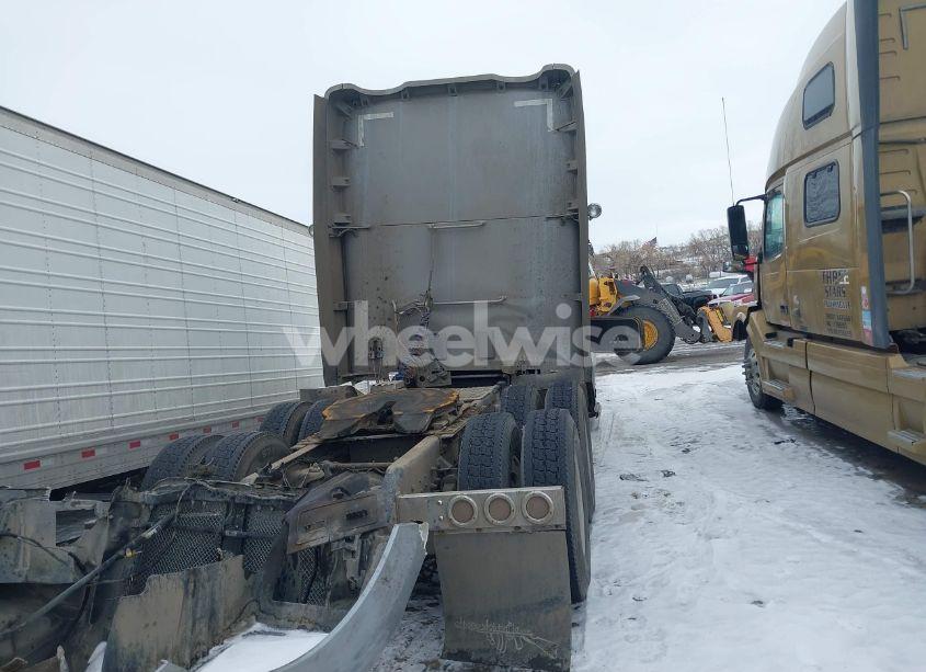 Photo 13 of 2017 Kenworth T680 (VIN 1XKYDP9X2HJ987940)