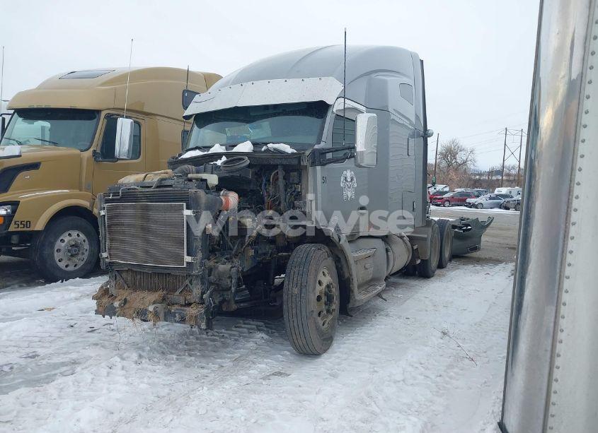 Photo 2 of 2017 Kenworth T680 (VIN 1XKYDP9X2HJ987940)