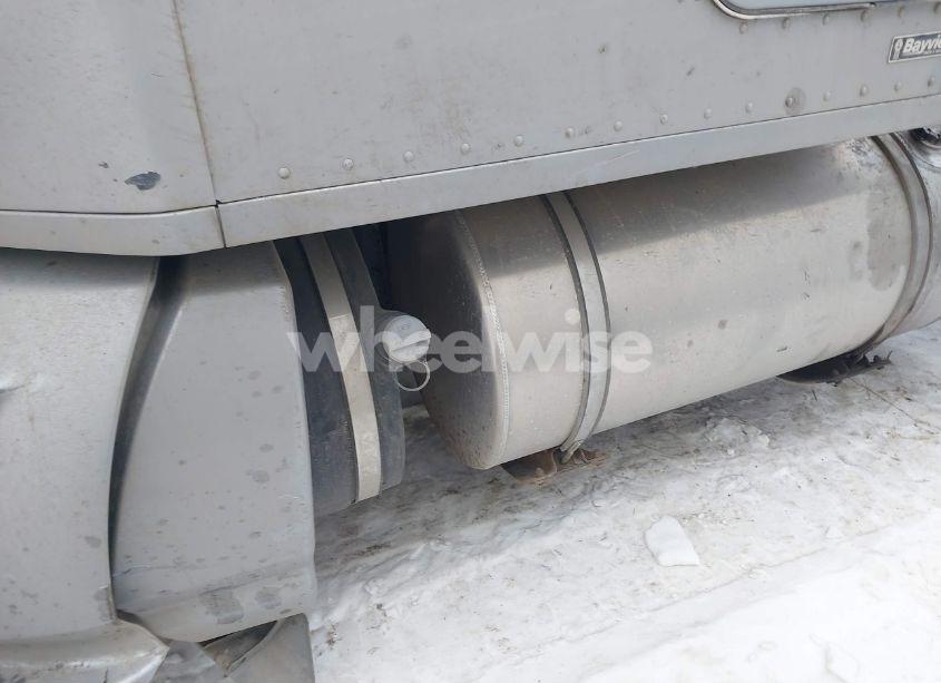 Photo 20 of 2017 Kenworth T680 (VIN 1XKYDP9X2HJ987940)