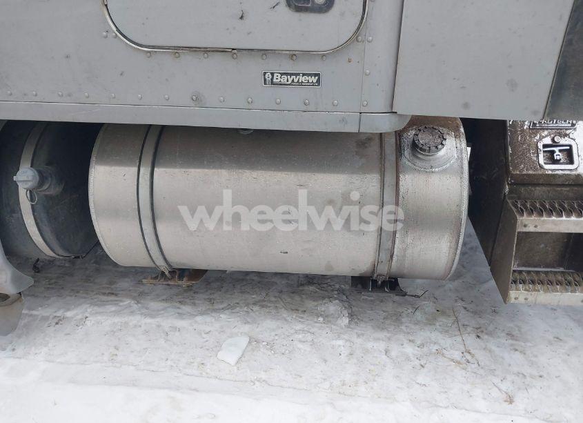 Photo 21 of 2017 Kenworth T680 (VIN 1XKYDP9X2HJ987940)