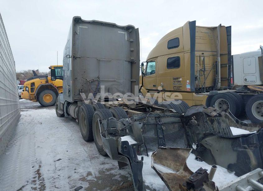 Photo 3 of 2017 Kenworth T680 (VIN 1XKYDP9X2HJ987940)