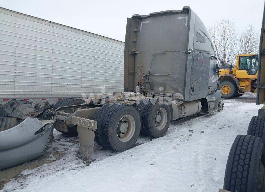 Photo 4 of 2017 Kenworth T680 (VIN 1XKYDP9X2HJ987940)