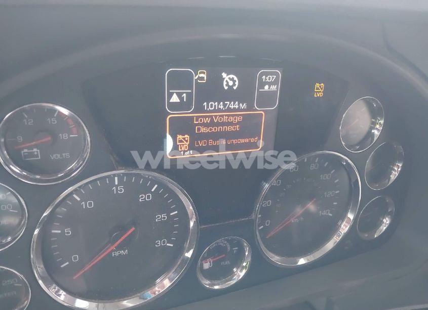 Photo 5 of 2017 Kenworth T680 (VIN 1XKYDP9X2HJ987940)