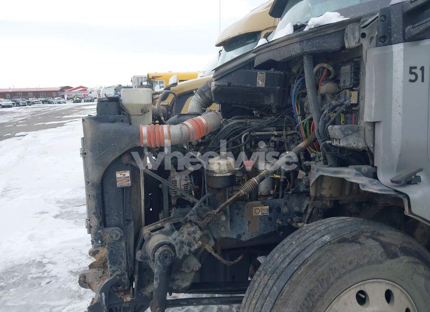 Photo 9 of 2017 Kenworth T680 (VIN 1XKYDP9X2HJ987940)