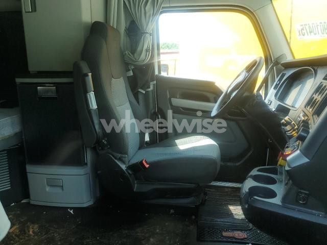 2022 KENWORTH T680 SEMI TRUCK (VIN 1XKYDP9X2NJ144820) main photo