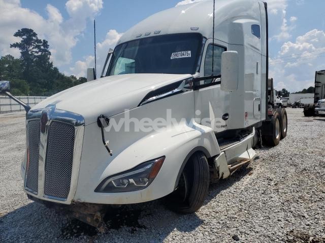 Photo 3 of 2022 KENWORTH T680 SEMI TRUCK (VIN 1XKYDP9X2NJ144820)