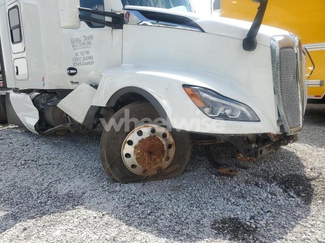 Photo 6 of 2022 KENWORTH T680 SEMI TRUCK (VIN 1XKYDP9X2NJ144820)