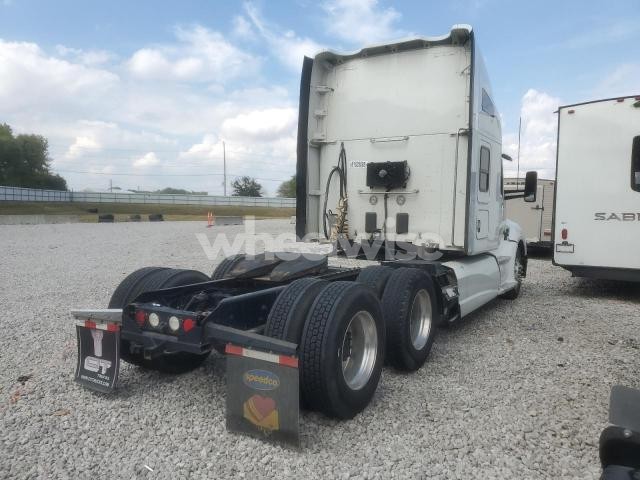 2016 KENWORTH T680 SEMI TRUCK (VIN 1XKYDP9X3GJ105060) main photo