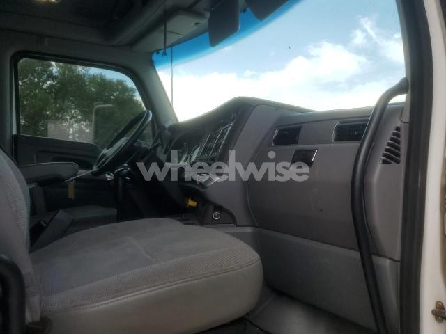 Photo 3 of 2016 KENWORTH T680 SEMI TRUCK (VIN 1XKYDP9X3GJ105060)