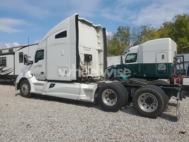 Photo 5 of 2016 KENWORTH T680 SEMI TRUCK (VIN 1XKYDP9X3GJ105060)