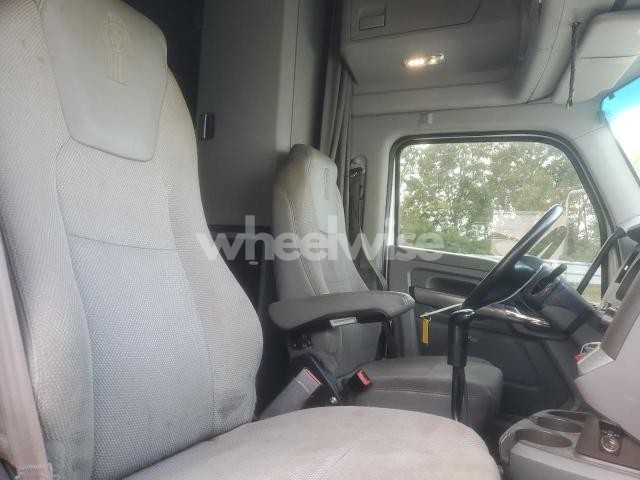 Photo 6 of 2016 KENWORTH T680 SEMI TRUCK (VIN 1XKYDP9X3GJ105060)