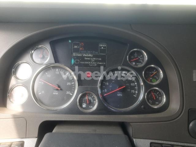 Photo 7 of 2016 KENWORTH T680 SEMI TRUCK (VIN 1XKYDP9X3GJ105060)