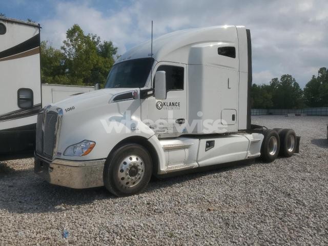 Photo 8 of 2016 KENWORTH T680 SEMI TRUCK (VIN 1XKYDP9X3GJ105060)