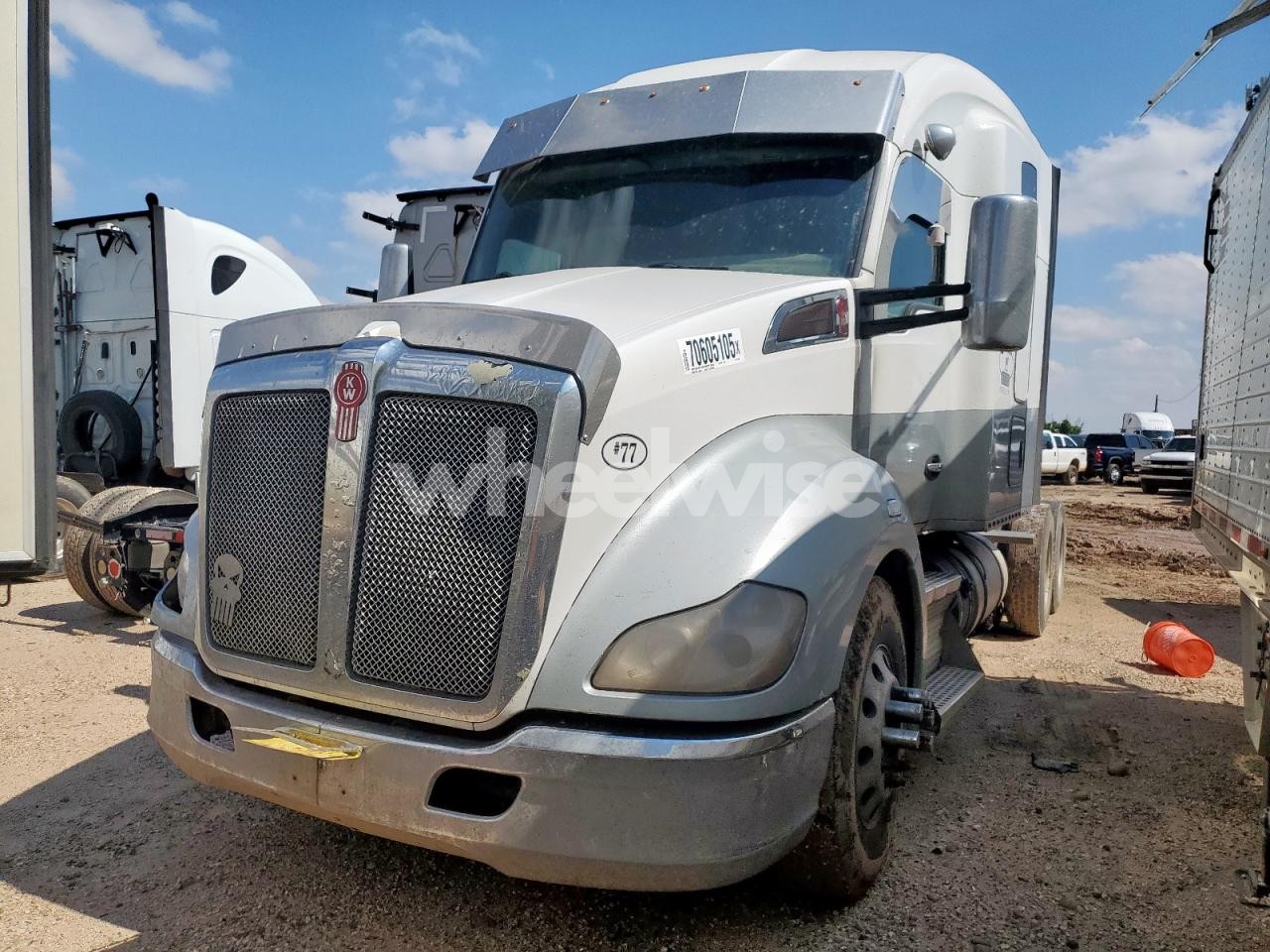 Photo 2 of 2018 KENWORTH T680 SEMI TRUCK (VIN 1XKYDP9X4JJ194077)
