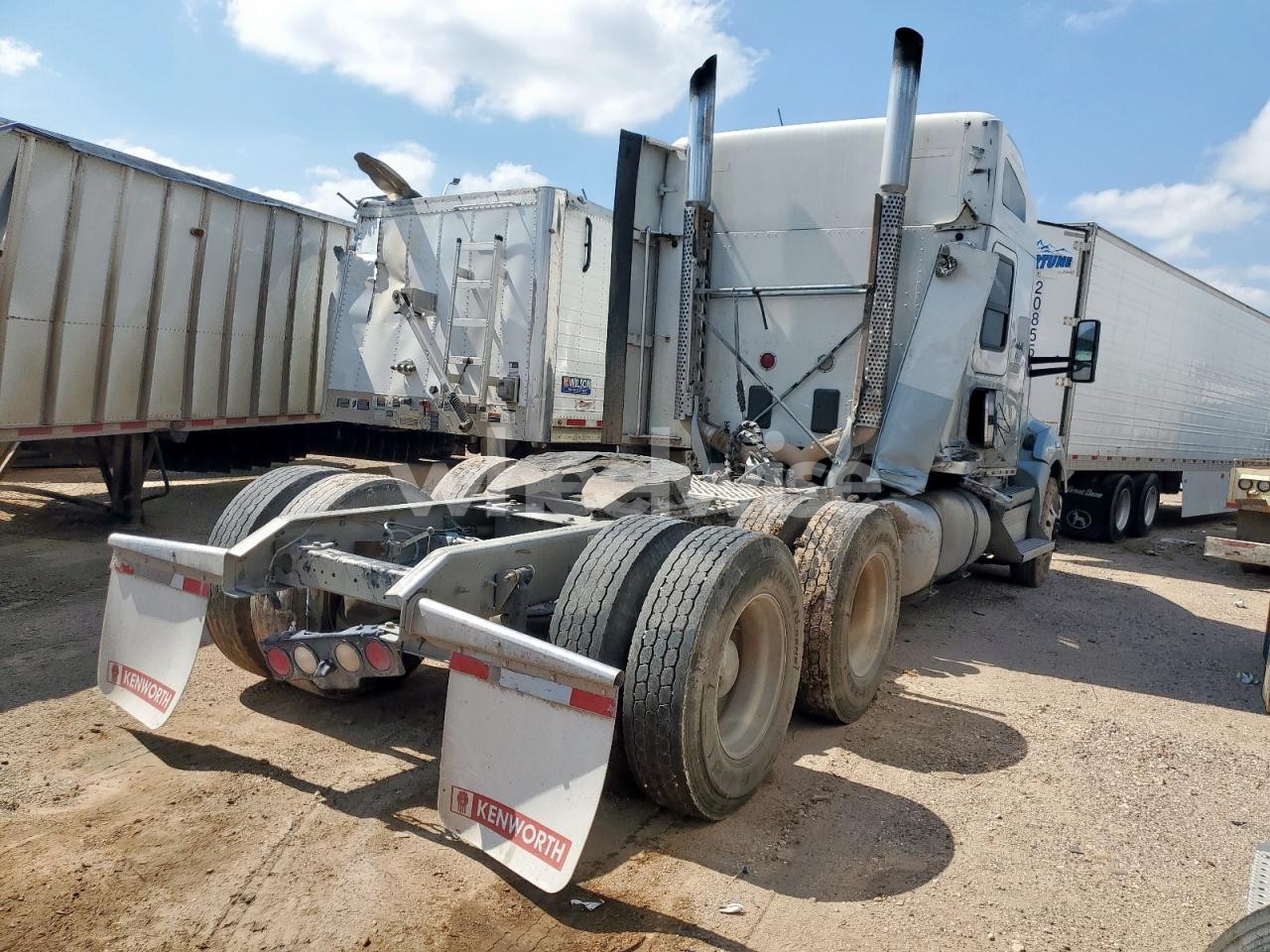 Photo 4 of 2018 KENWORTH T680 SEMI TRUCK (VIN 1XKYDP9X4JJ194077)