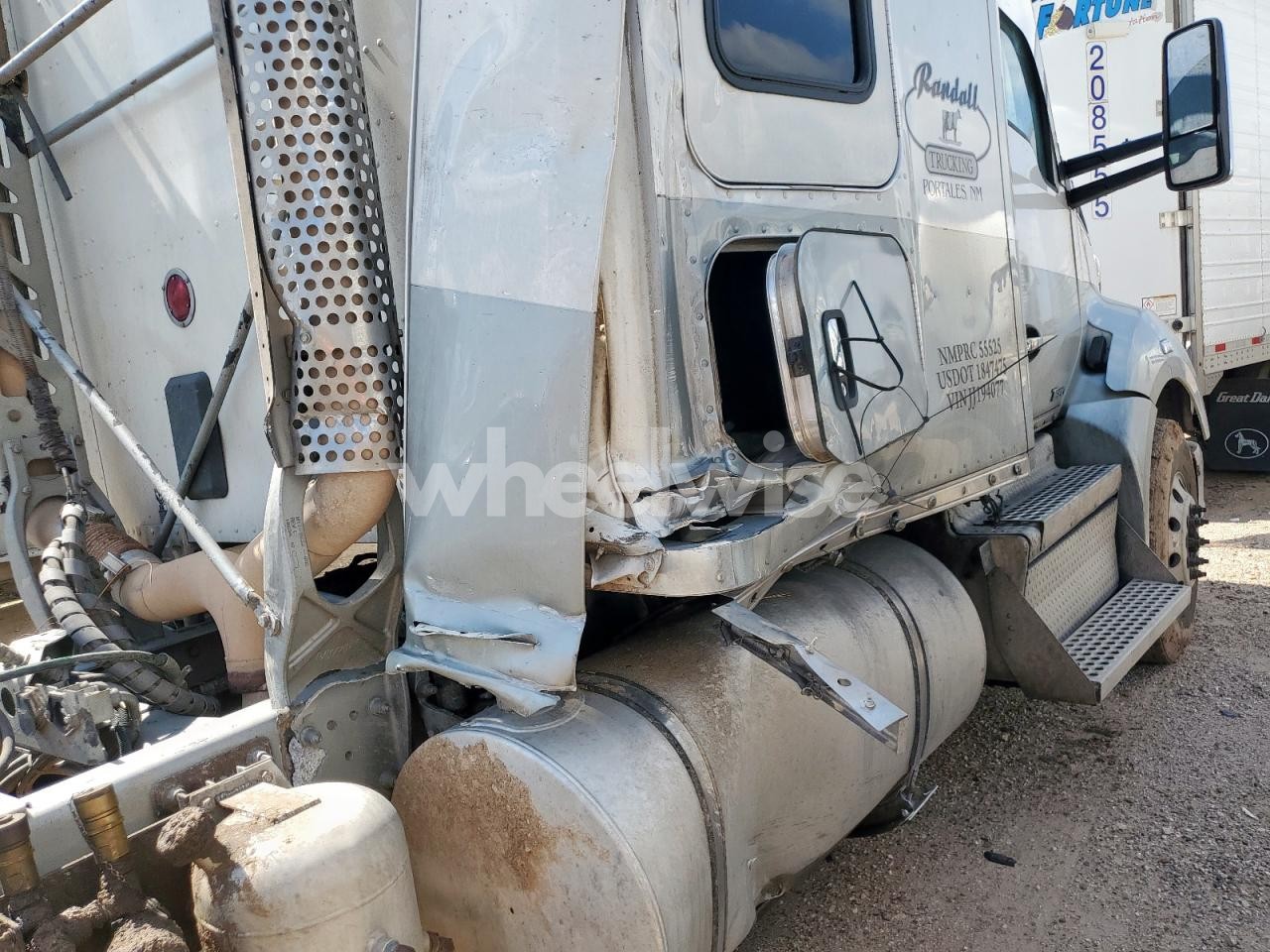 Photo 9 of 2018 KENWORTH T680 SEMI TRUCK (VIN 1XKYDP9X4JJ194077)