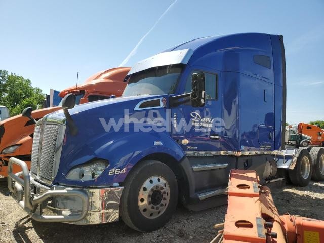 Photo 4 of 2020 KENWORTH T680 SEMI TRUCK (VIN 1XKYDP9X4LJ371195)