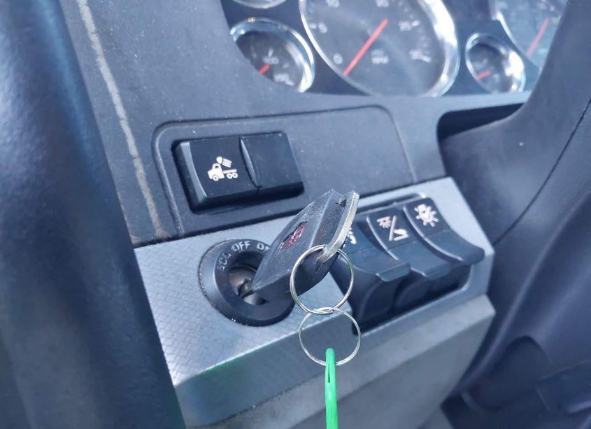 Photo 10 of 2020 Kenworth T680 (VIN 1XKYDP9X4LJ407578)